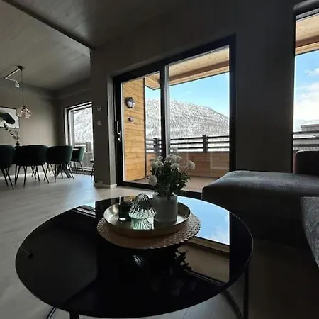 Pa Helgatun Fjellpensjonat As I Myrkdalen