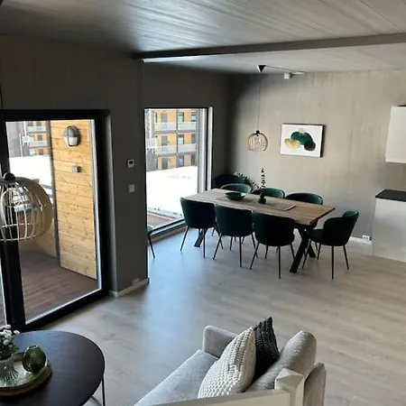 Pa Helgatun Fjellpensjonat As I Myrkdalen