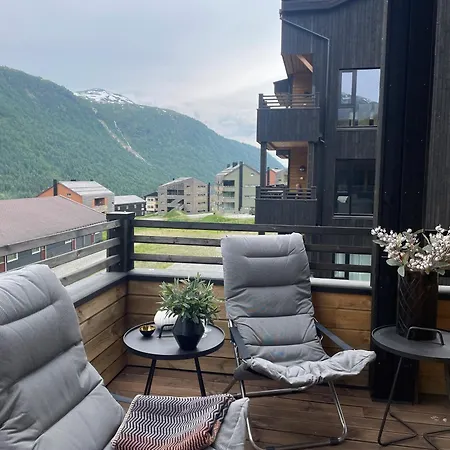 Pa Helgatun Fjellpensjonat As I Myrkdalen