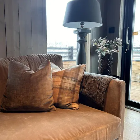 Pa Helgatun Fjellpensjonat As I Myrkdalen