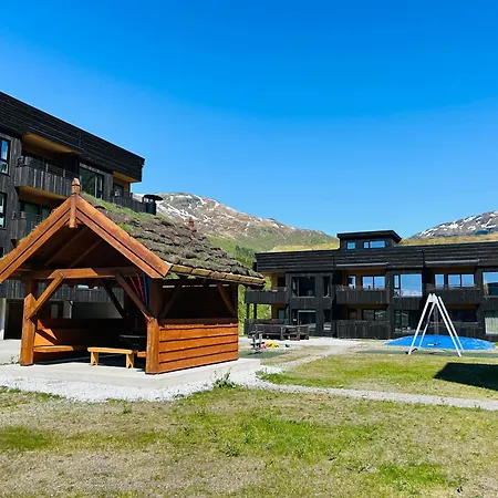 Pa Helgatun Fjellpensjonat As I Myrkdalen *