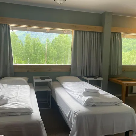 Pa Helgatun Fjellpensjonat As I Myrkdalen