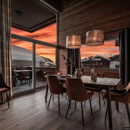 Pa Helgatun Fjellpensjonat As I Myrkdalen *