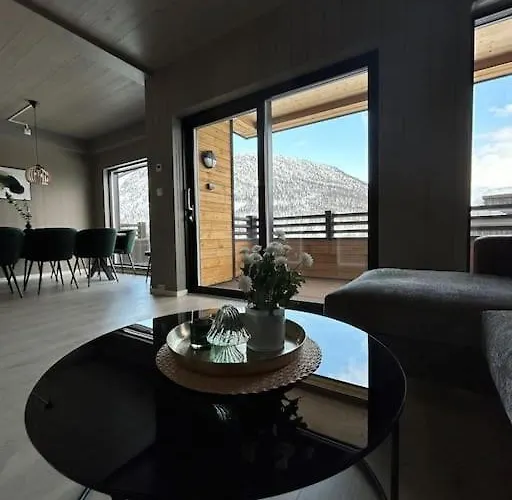 Pa Helgatun Fjellpensjonat As I Myrkdalen