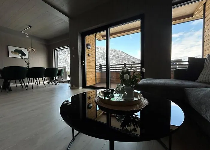 Pa Helgatun Fjellpensjonat As I Myrkdalen