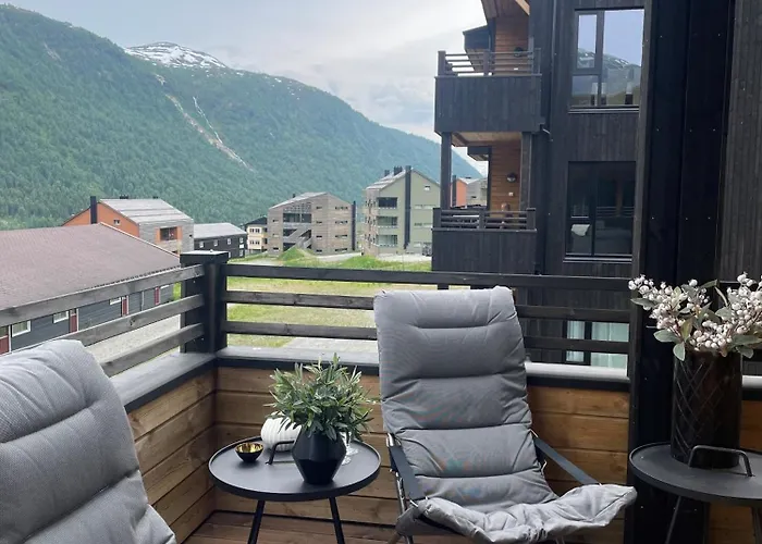 Pa Helgatun Fjellpensjonat As I Myrkdalen