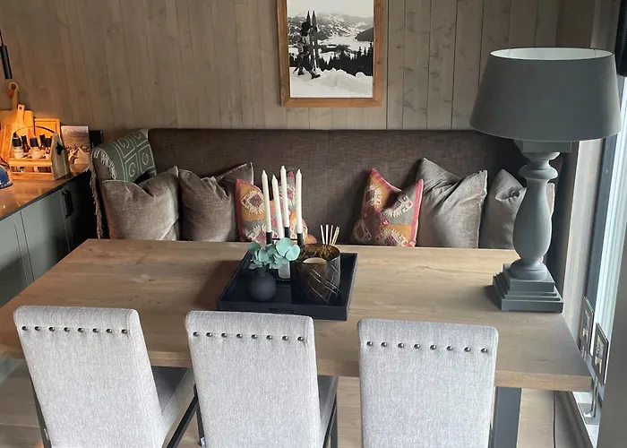 Pa Helgatun Fjellpensjonat As I Myrkdalen