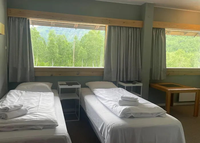 Pa Helgatun Fjellpensjonat As I Myrkdalen