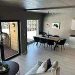 Pa Helgatun Fjellpensjonat As I Myrkdalen
